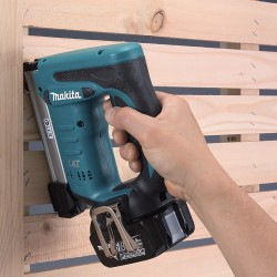 Zszywacz akumulatorowy 18V DST221Z MAKITA