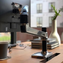 Ergotron LX DESK MOUNT LCD ARM POLISHED/32IN BLACK/WHITE VESA MIS-D