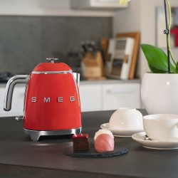 SMEG Czajnik (KLF05RDEU) mini 0,8L czerwony