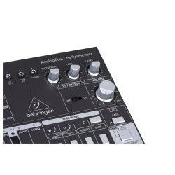 Behringer TD-3-BK Syntezator linii basowej