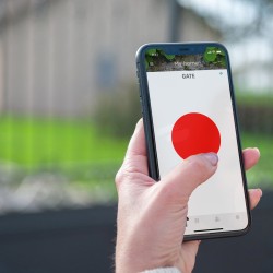 Yale Inteligentny sterownik do garażu 1x Smart Opener , 1x Door Position Sensor, 1x Magnes, 2x Dodatkowy kabel, 2x Taśma