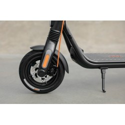Hulajnoga Ninebot by Segway F2 Pro E, | Segway | Hulajnoga F2 Pro E | Do 25 km/h | 10 " | Czarny