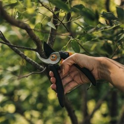Fiskars Solid M P321 Nożyce ogrodowe Bypass Czarny, Pomarańczowy