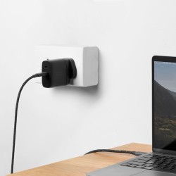 Ładowarka firmy Native Union Fast Gan Charger Pd 67W