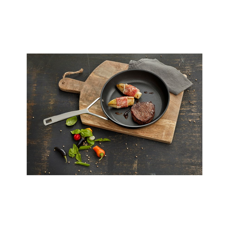 Głęboka patelnia tytanowa DEMEYERE Alu Pro 5 40851-047-0 - 24 cm Głęboka patelnia tytanowa DEMEYERE Alu Pro 5 40851-047-0 - 24 cm