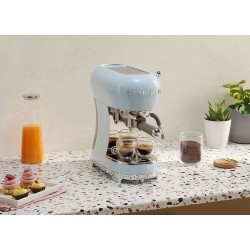 Smeg ECF02PBEU Ekspres do kawy pastelowy niebieski