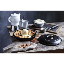 Okrągłe naczynie do zapiekania z pokrywką STAUB 40509-579-0 - czarne