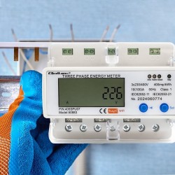 QOLTEC LICZNIK ENERGII TRÓJFAZOWY ELEKTRONICZNY NA SZYNĘ DIN | 400V | LCD | WI-FI