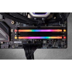 Corsair Vengeance RGB Pro CMW32GX4M2D3000C16 moduł pamięci 32 GB 2 x 16 GB DDR4 3000 MHz